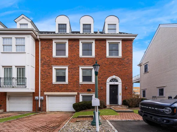 10 Half Moon Isle #10, Jersey City, NJ 07305