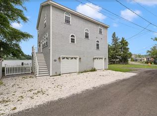 67 Lawrence Ct, Tiverton, RI 02878