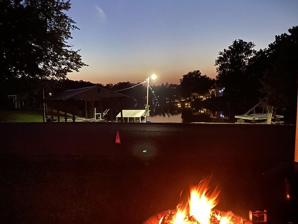 1st image of 8-8A Lake Warren Dr