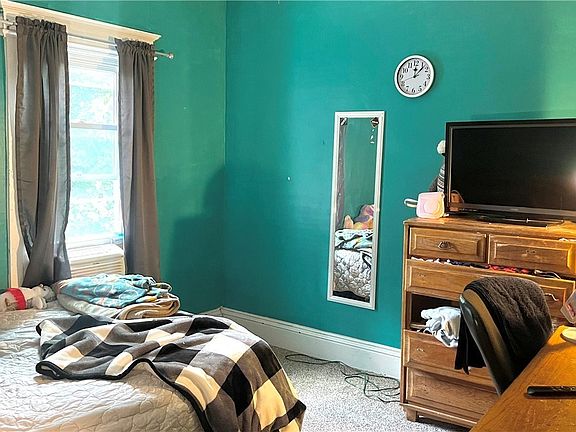 3rd image of 118 Ashdale Ave