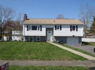 94 Pineview Cir, Agawam, MA 01001