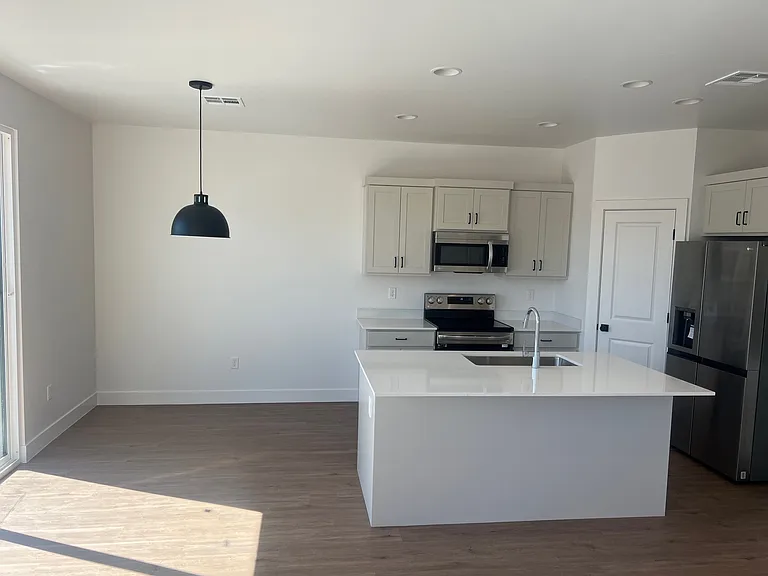 1817 Livy Ln — Photo 7
