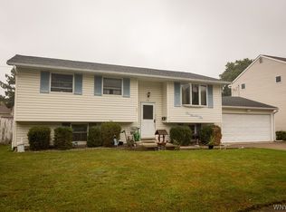101 Phyllis Dr, West Seneca, NY 14224