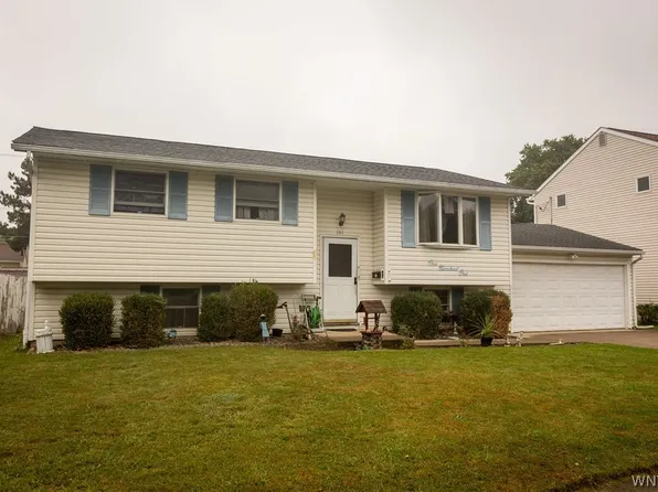 101 Phyllis Dr, West Seneca, NY 14224