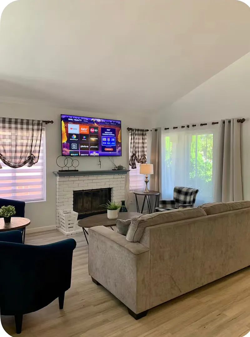 3 bed, 1329 sqft, $4,875 — Photo 2