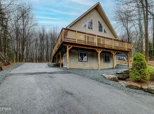 559 Lakeview Dr W, Lake Ariel, PA 18436