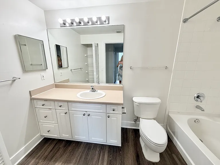 255 Evernia St #916 — Photo 4