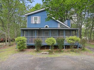 9275 Valley View Ct, Tobyhanna, PA 18466