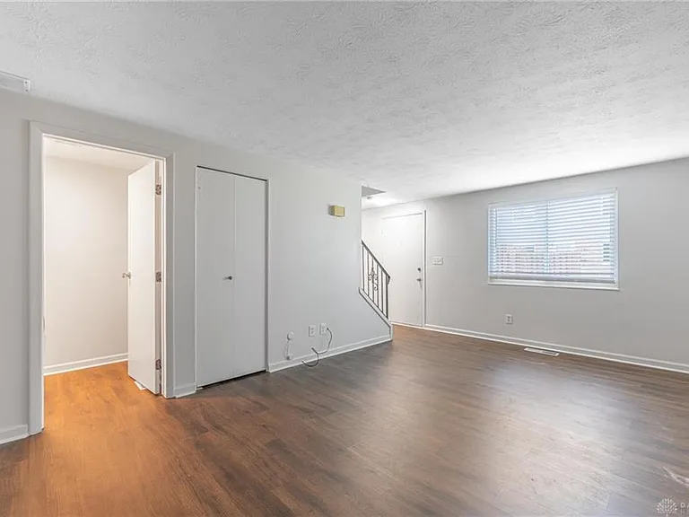 1643 Mars Hill Dr — Photo 3