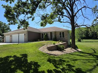 23 Heather Dr, Cottage Grove, WI 53527