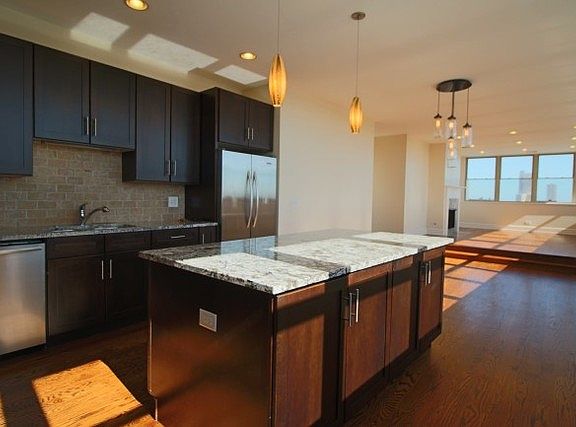 3rd image of 1470 W Carmen Ave APT 501