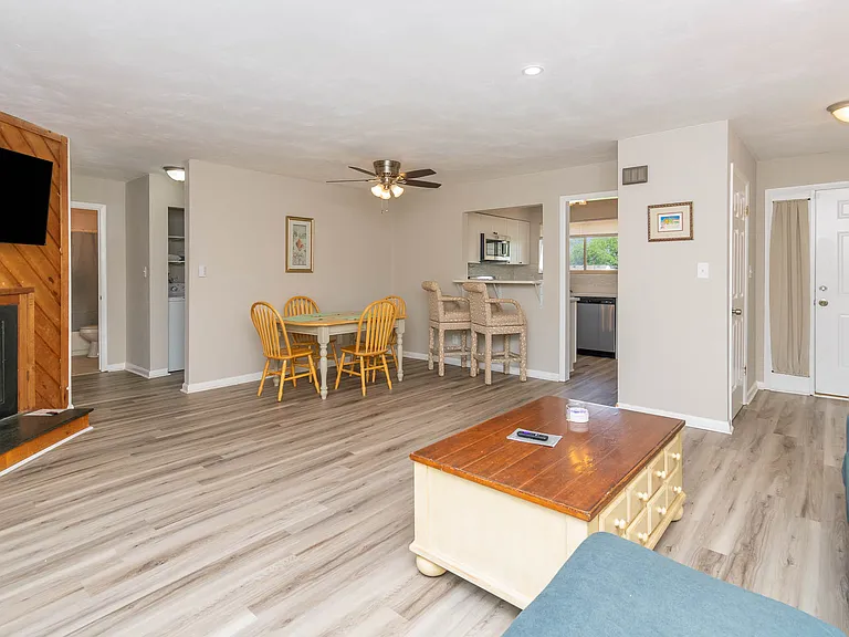 1540 Chela Ave #B — Photo 3