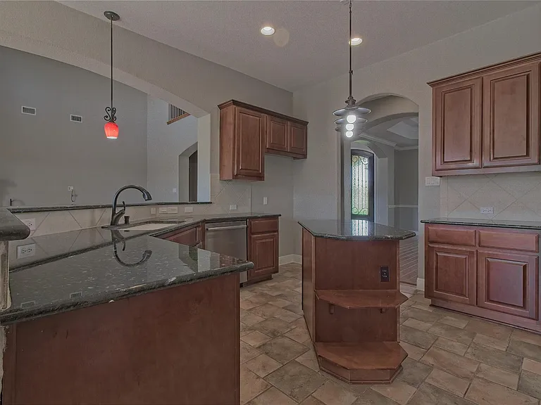 125 Waterford Ln — Photo 14