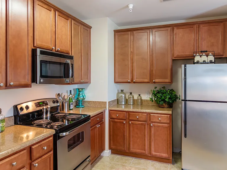 River House Apartments — Photo 30