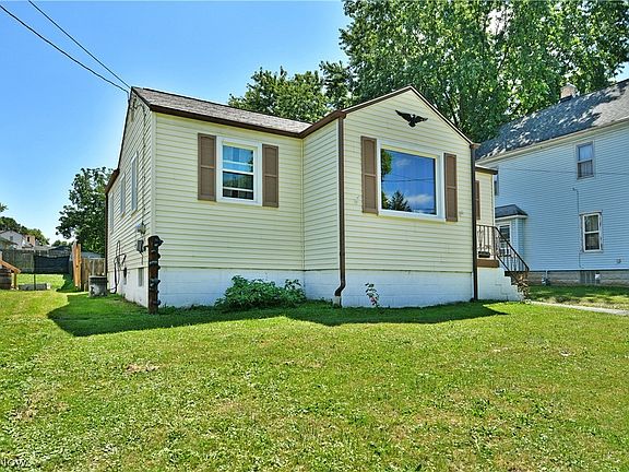 3rd image of 202 Elm St