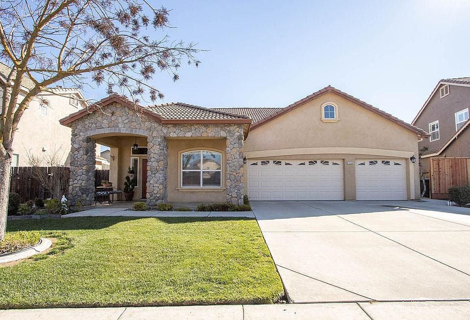 1st image of 1828 Estancia Dr