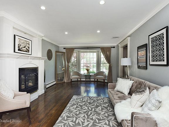 4th image of 70 Willow St