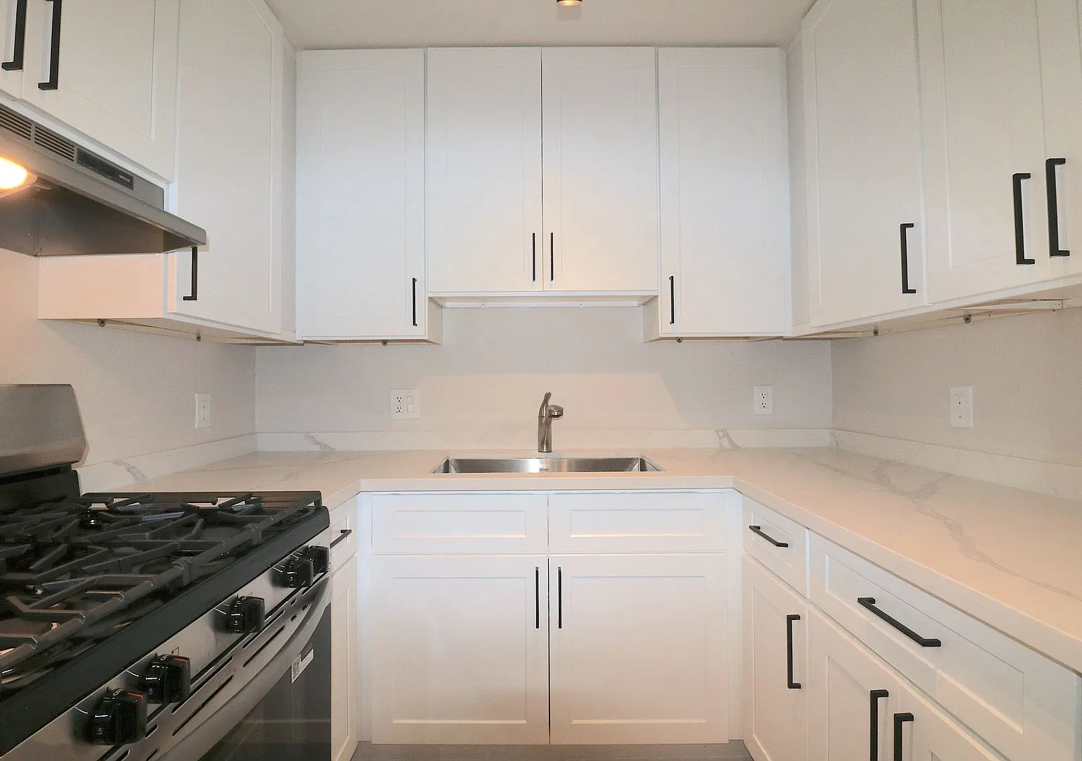 4333 Winona Avenue — Photo 3