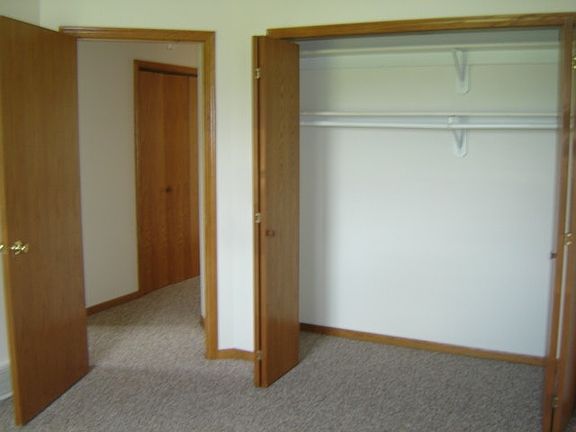 3rd image of 1128 1/2 Mark Ave