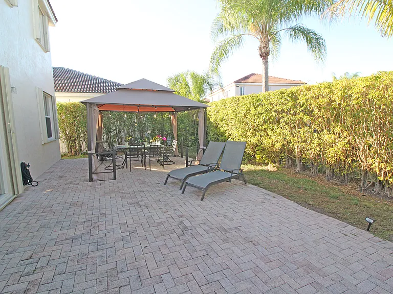 1396 Banyan Way — Photo 19