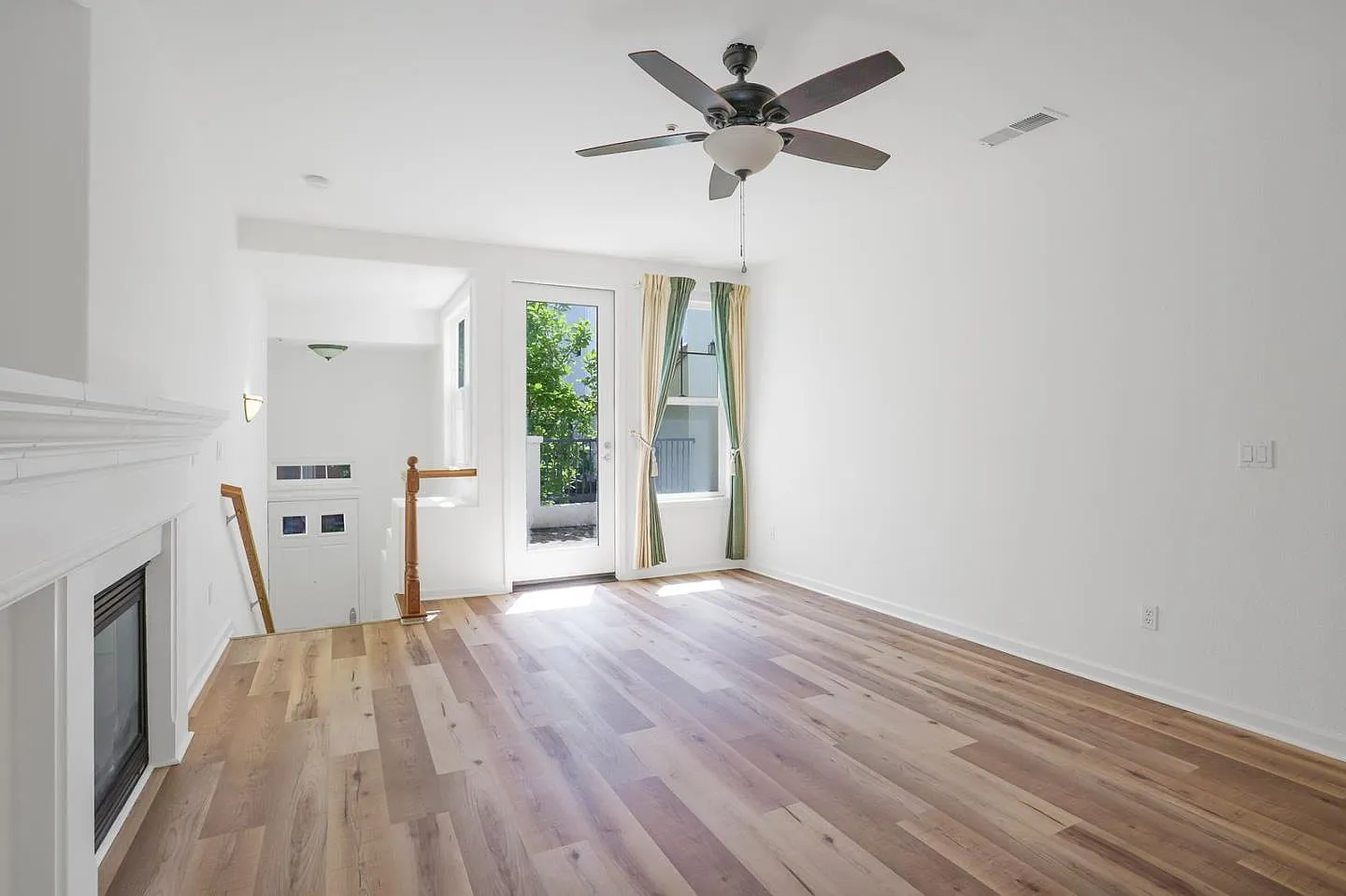 2 bed, 1420 sqft, $3,400 — Photo 2