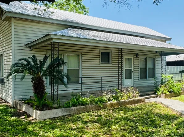 000 Fannin St, Uvalde, TX 78801