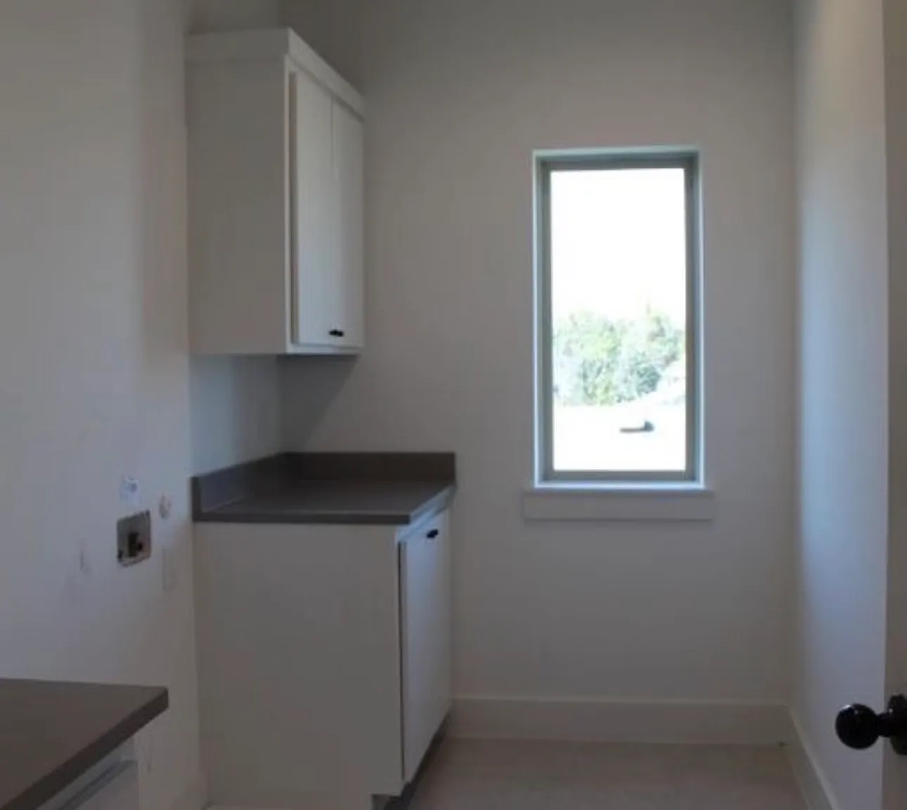 3 bed, 2.5 bath, 2297 sqft, $2,400 — Photo 2