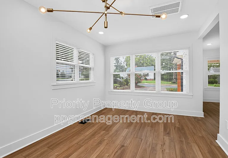 1033 Drummond Ave — Photo 5