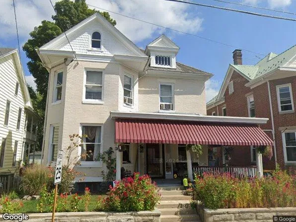 211 W 2nd St, Waynesboro, PA 17268