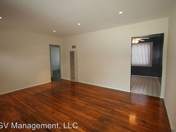 5th image of 731 W Crescent Dr