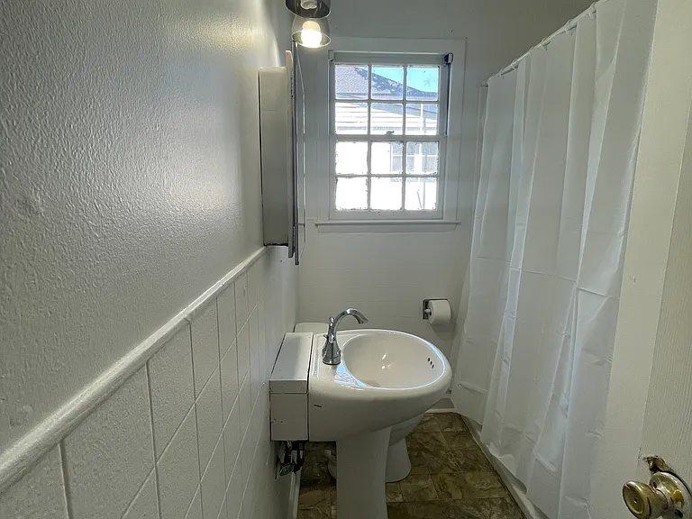 202 Chamberlin St #A — Photo 10