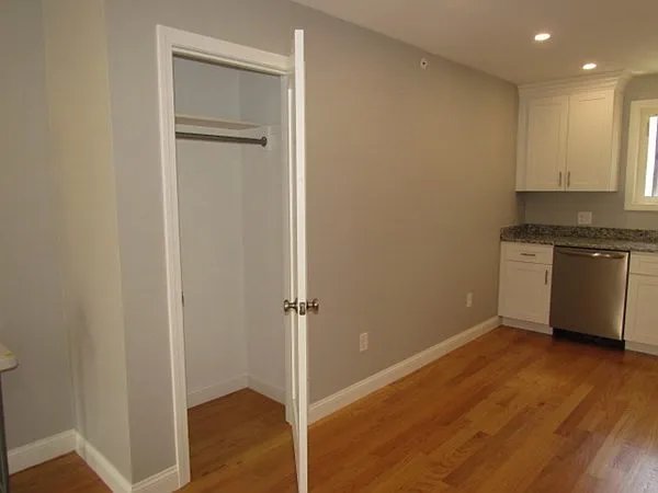 1093 Main St #3 — Photo 12