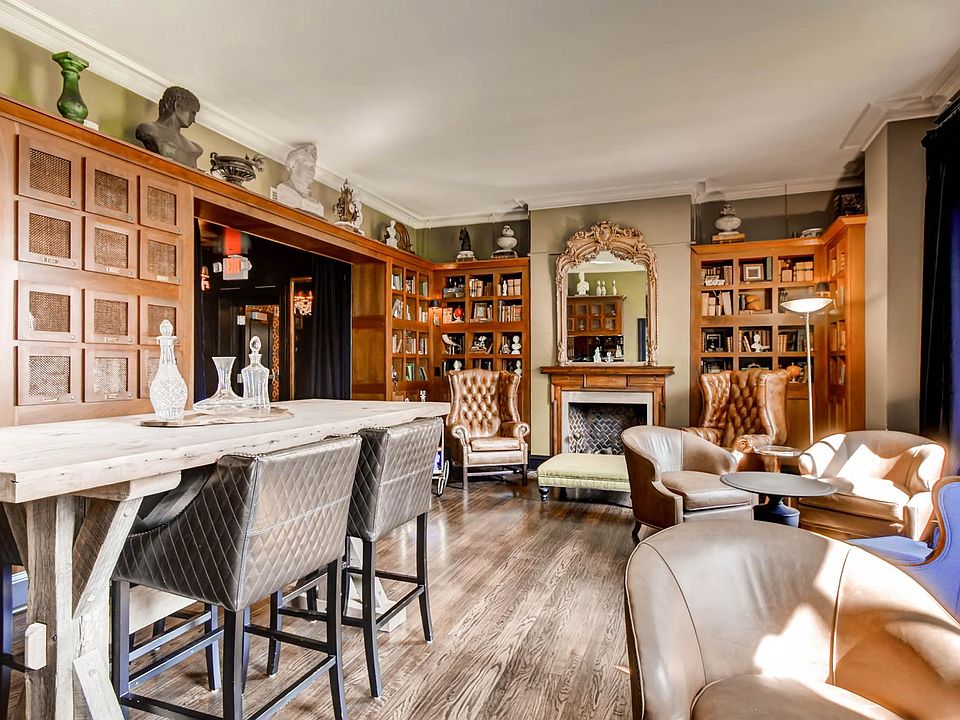 Exclusive Library Bar