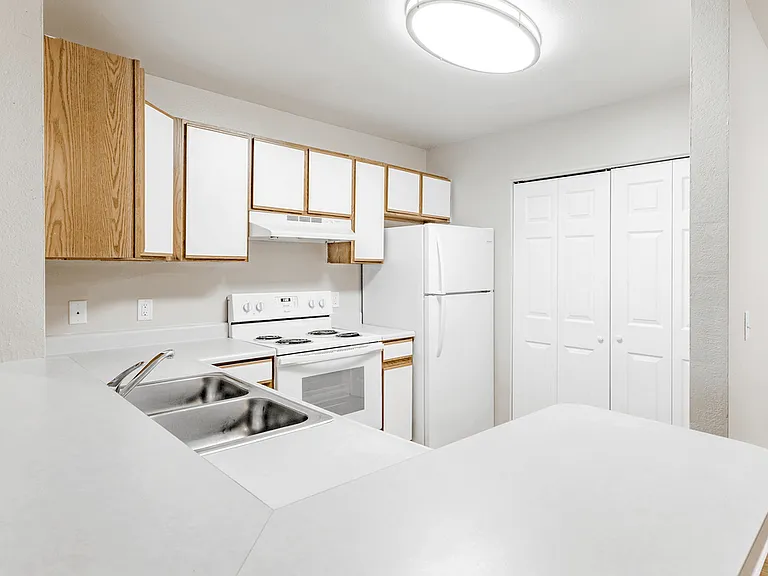 Cascade Apartments — Photo 9