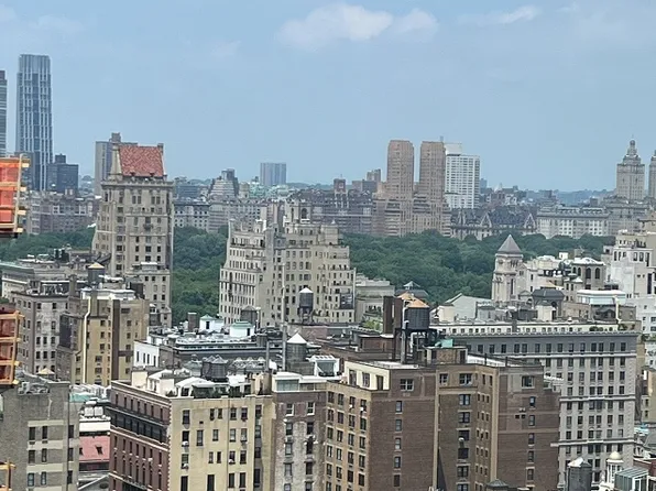 200 East 61st Street image 1 of 7