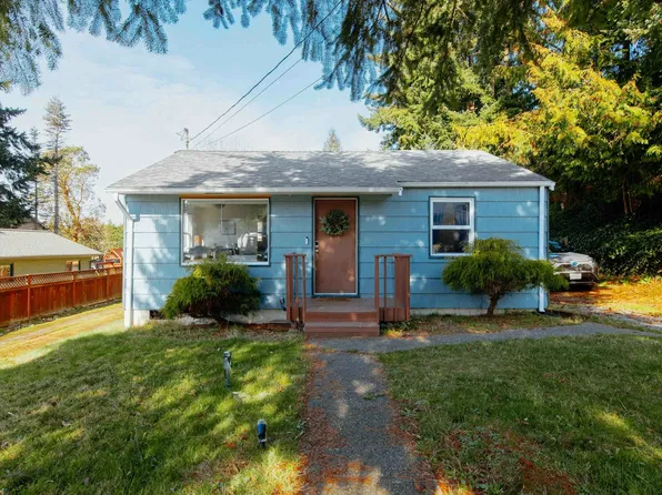 2110 SW 104th St, Seattle, WA 98146