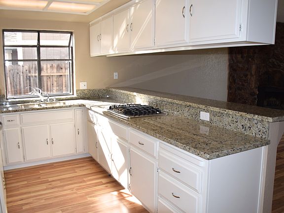 5th image of 605 Manzanita Ave