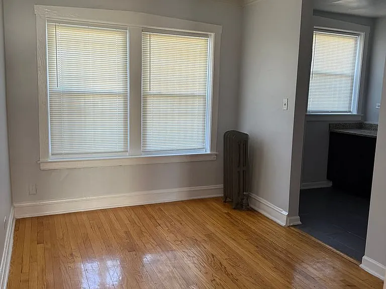 SPACIOUS 2 BEDROOM APARTMENTS AVAILABLE — Photo 25