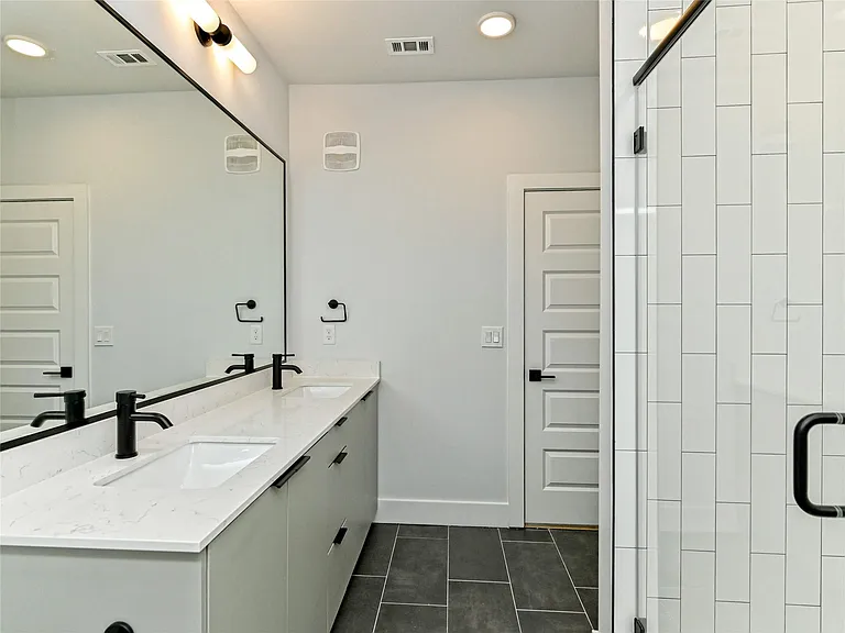 2500 Longview St #518 — Photo 8