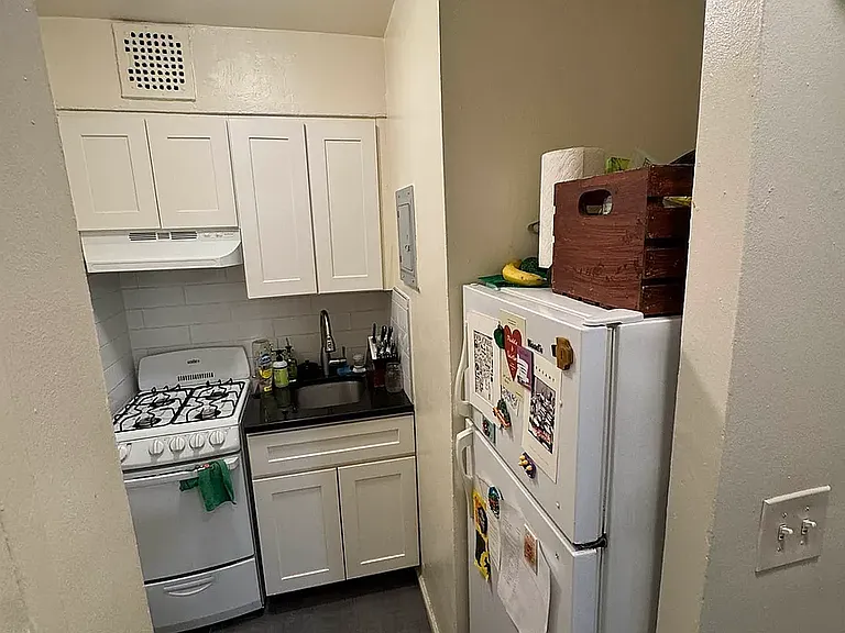 220 E 29th St #2A — Photo 20