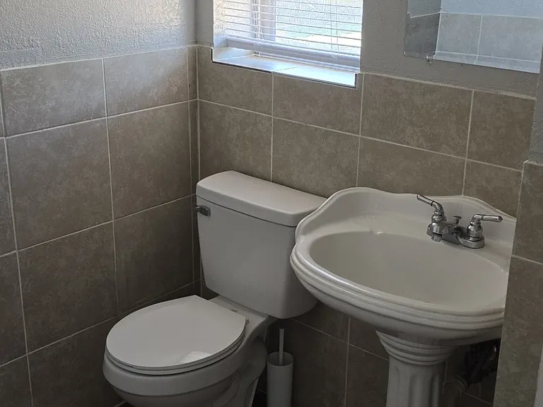1609 Douglas Dr — Photo 5