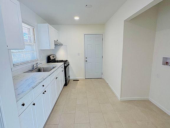 4th image of 1144 Curtis Dr