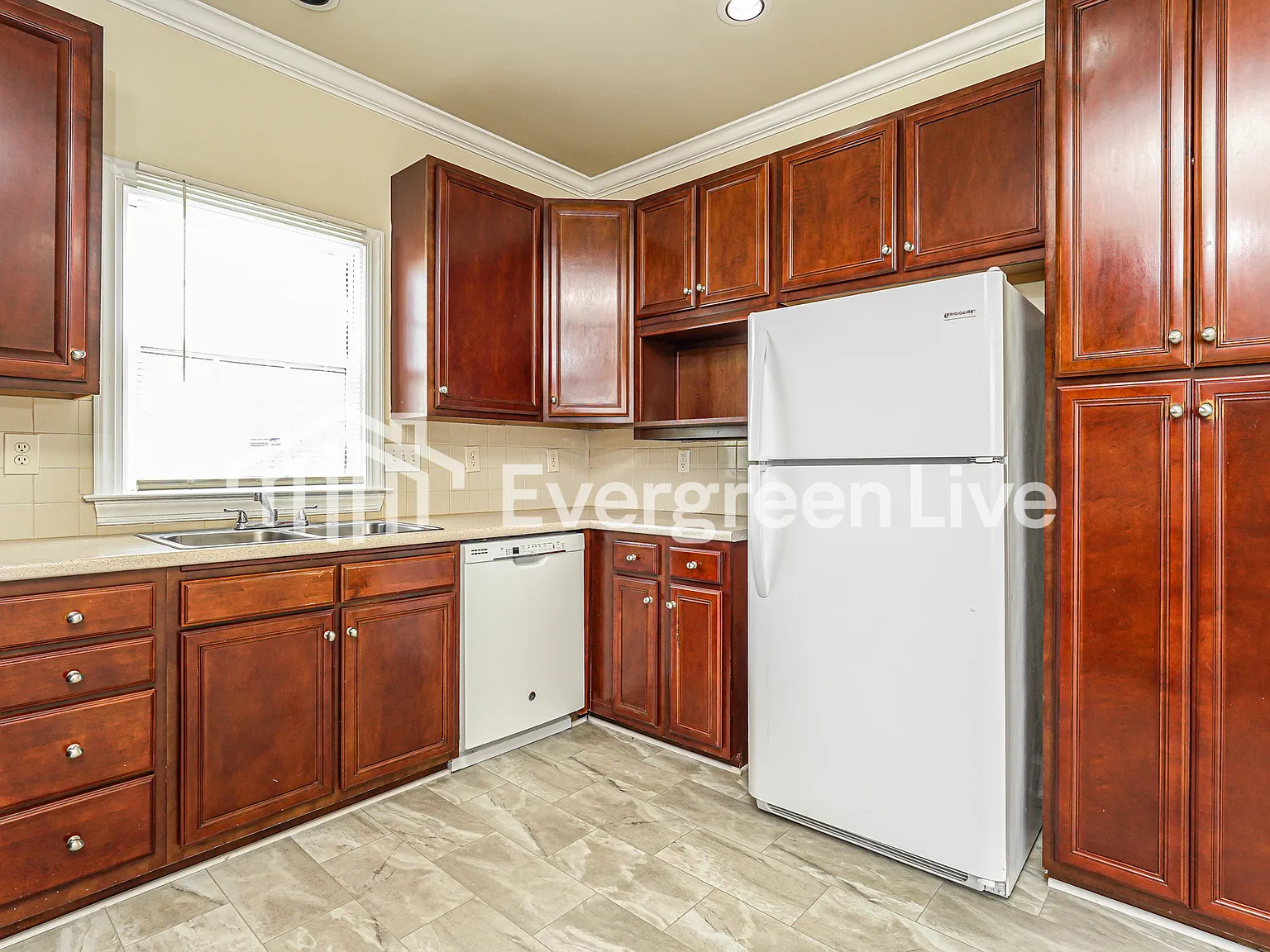 3 bed, 2.0 bath, 1688 sqft, $1,745 — Photo 4