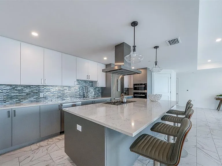 15 Avalon St #401 — Photo 11