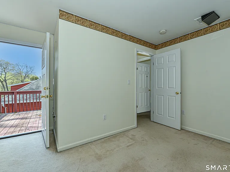 5 Moody Ave — Photo 23