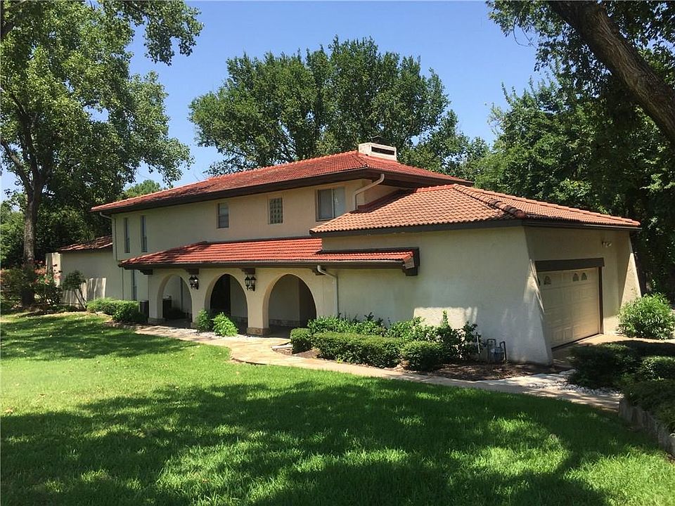 1st image of 2324 Oak Knoll Dr