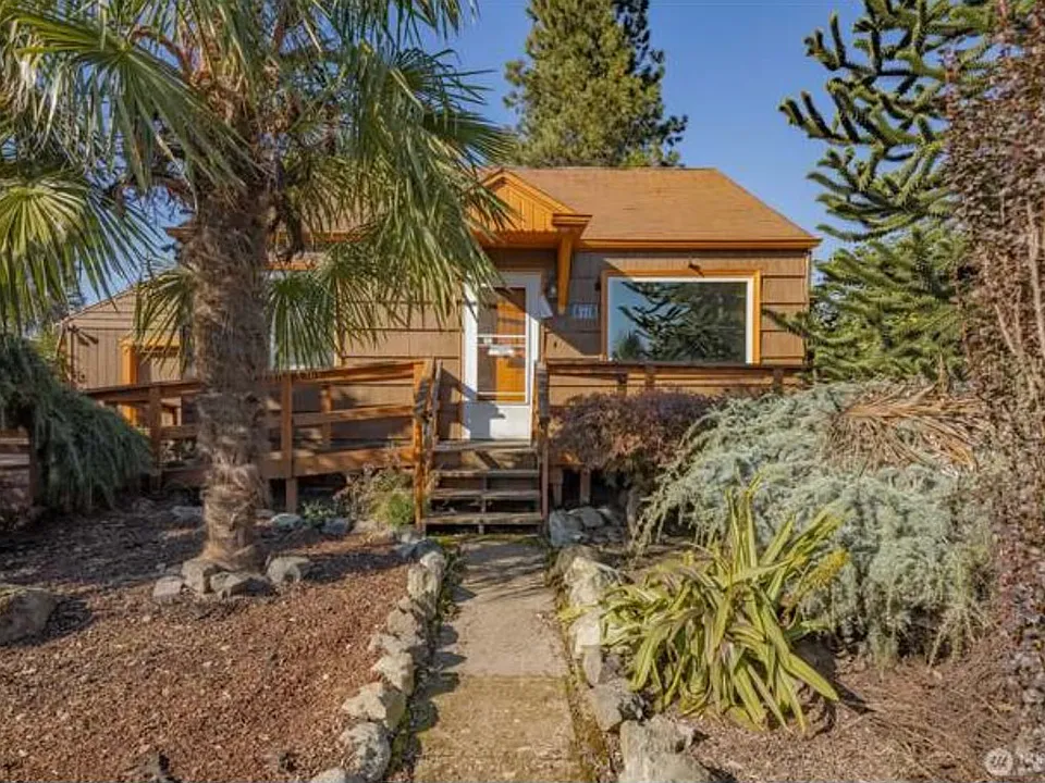 221 27th Ave