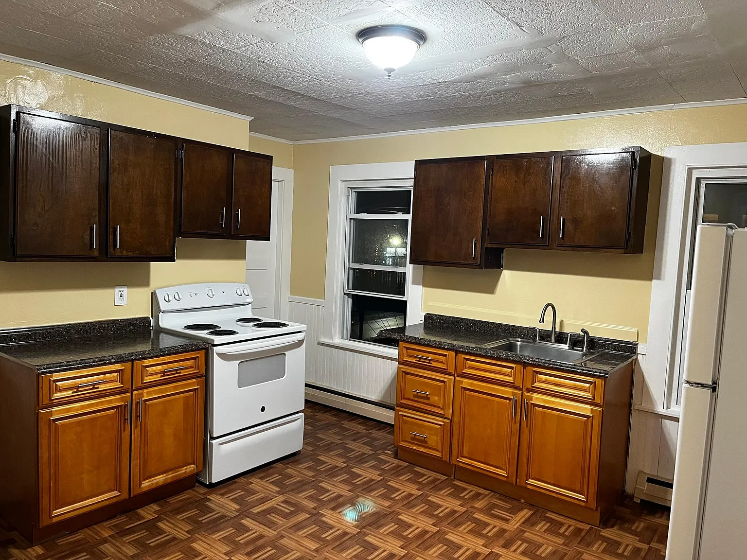 2 bed, 900 sqft, $1,750 — Photo 1