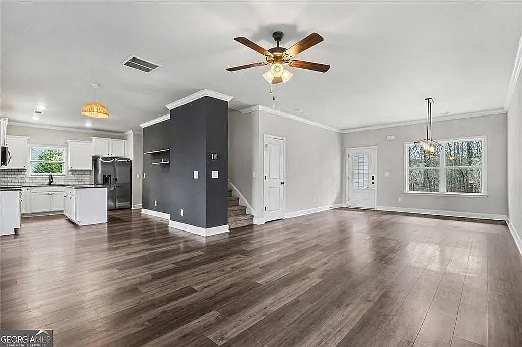3 bed, 1860 sqft, $2,300 — Photo 4