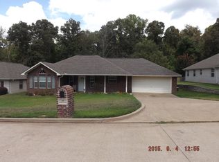 205 Homestead Dr, Palestine, TX 75801